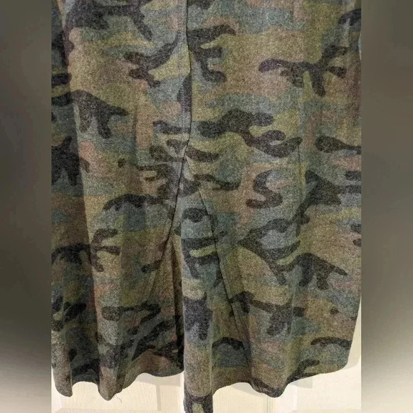 Michael Stars Sz.SP Small Petite Top Green Camo Long Sleeve Terra Shirt Soft NWT - Picture 6 of 9